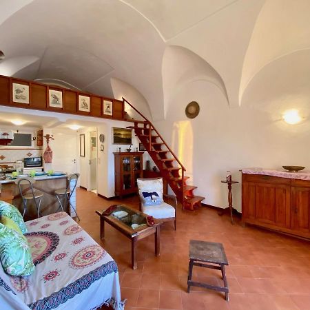 Holidaycasa Romano - Vacanza Nel Cuore Di Sperlonga Exterior photo