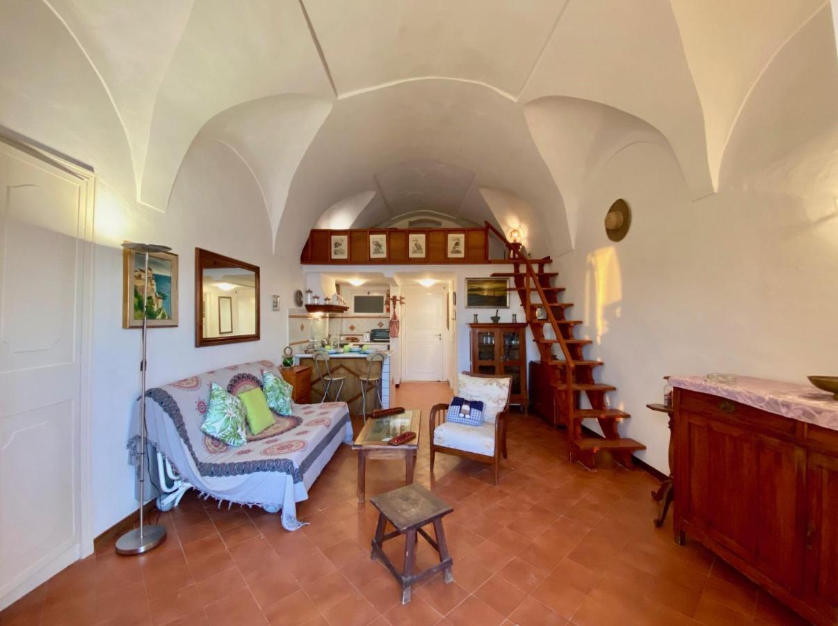 Holidaycasa Romano - Vacanza Nel Cuore Di Sperlonga Exterior photo